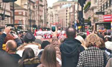 How to Make Your Business Stand Out in a Crowd in 6 steps